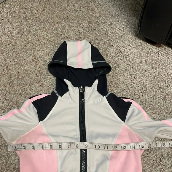 Lululemon jacket - Picture 5 of 12